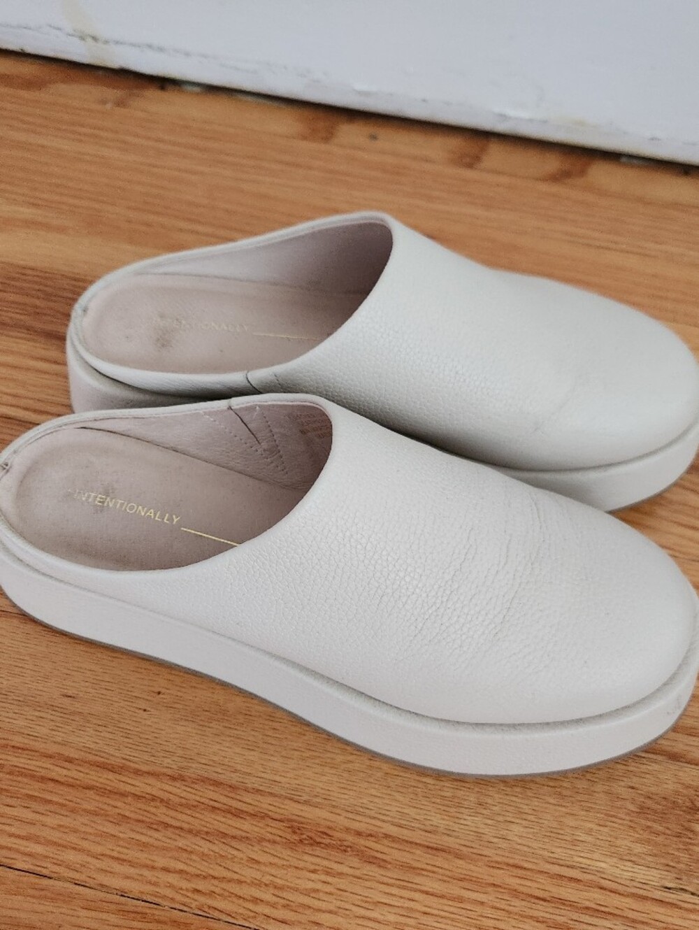 Intentionally Blank Risen Slip On Size 9